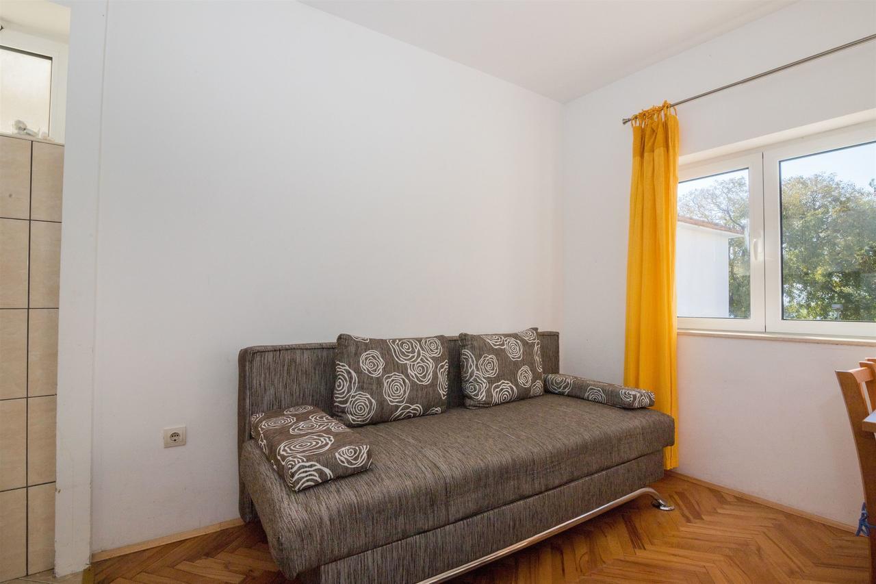 Apartments Antonija Дрвеник Екстер'єр фото