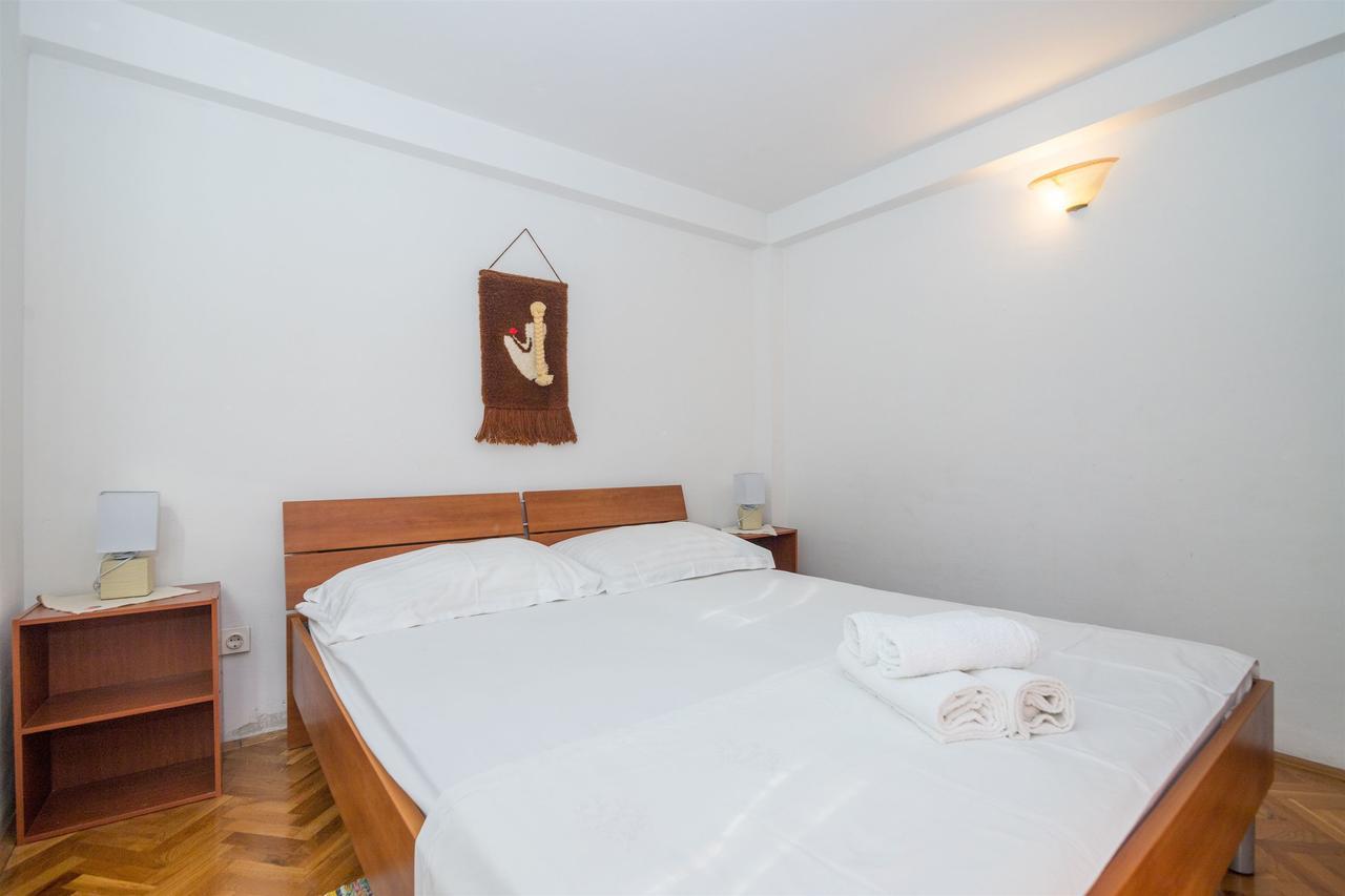 Apartments Antonija Дрвеник Екстер'єр фото
