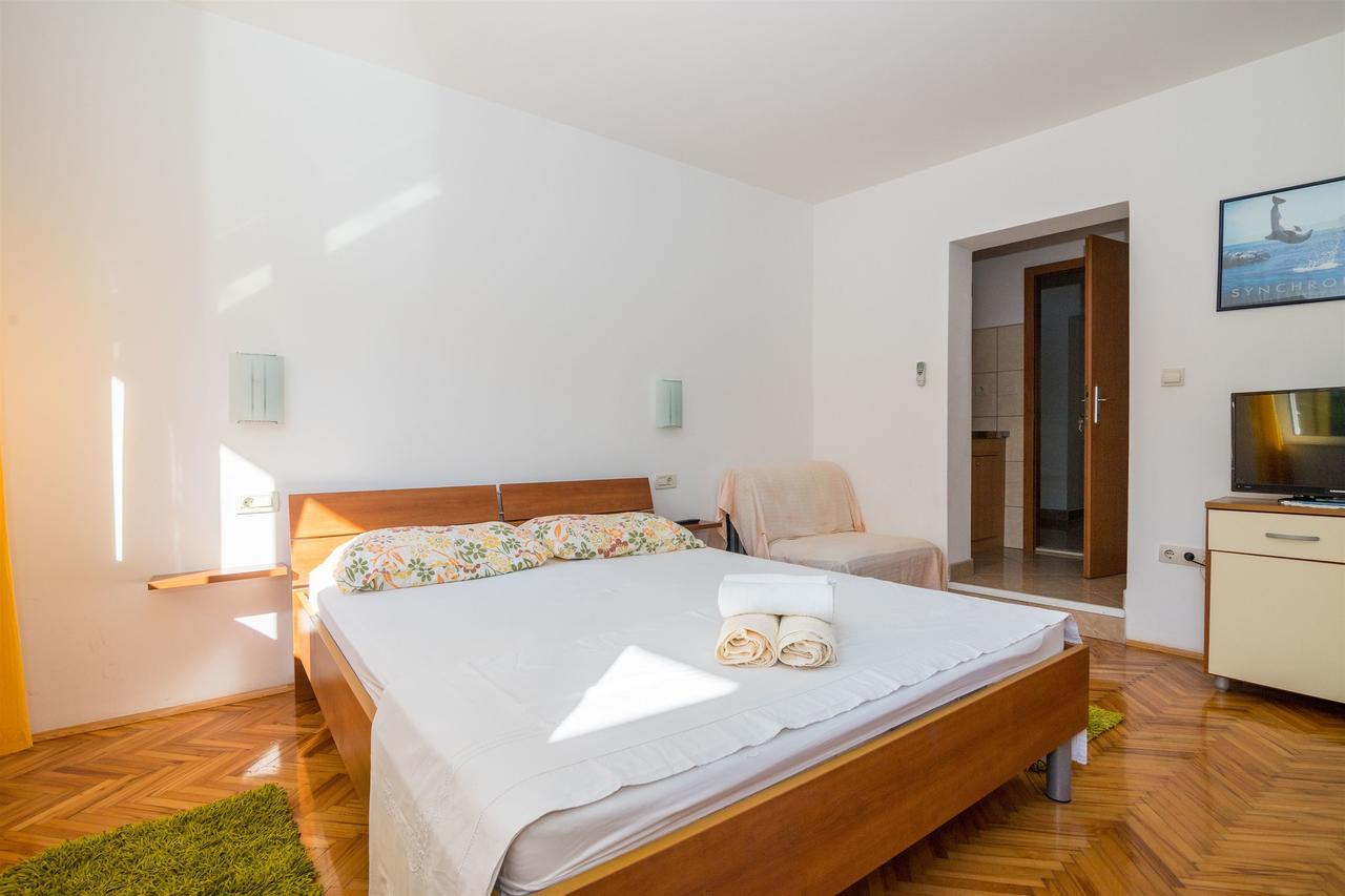 Apartments Antonija Дрвеник Екстер'єр фото