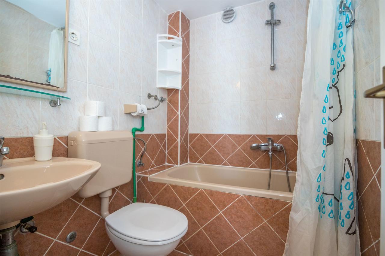 Apartments Antonija Дрвеник Екстер'єр фото