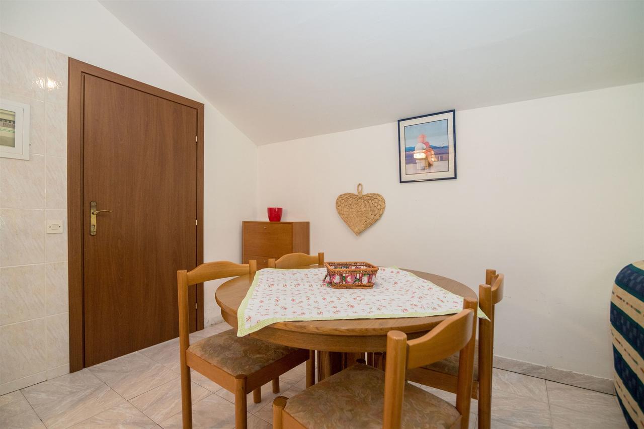 Apartments Antonija Дрвеник Екстер'єр фото