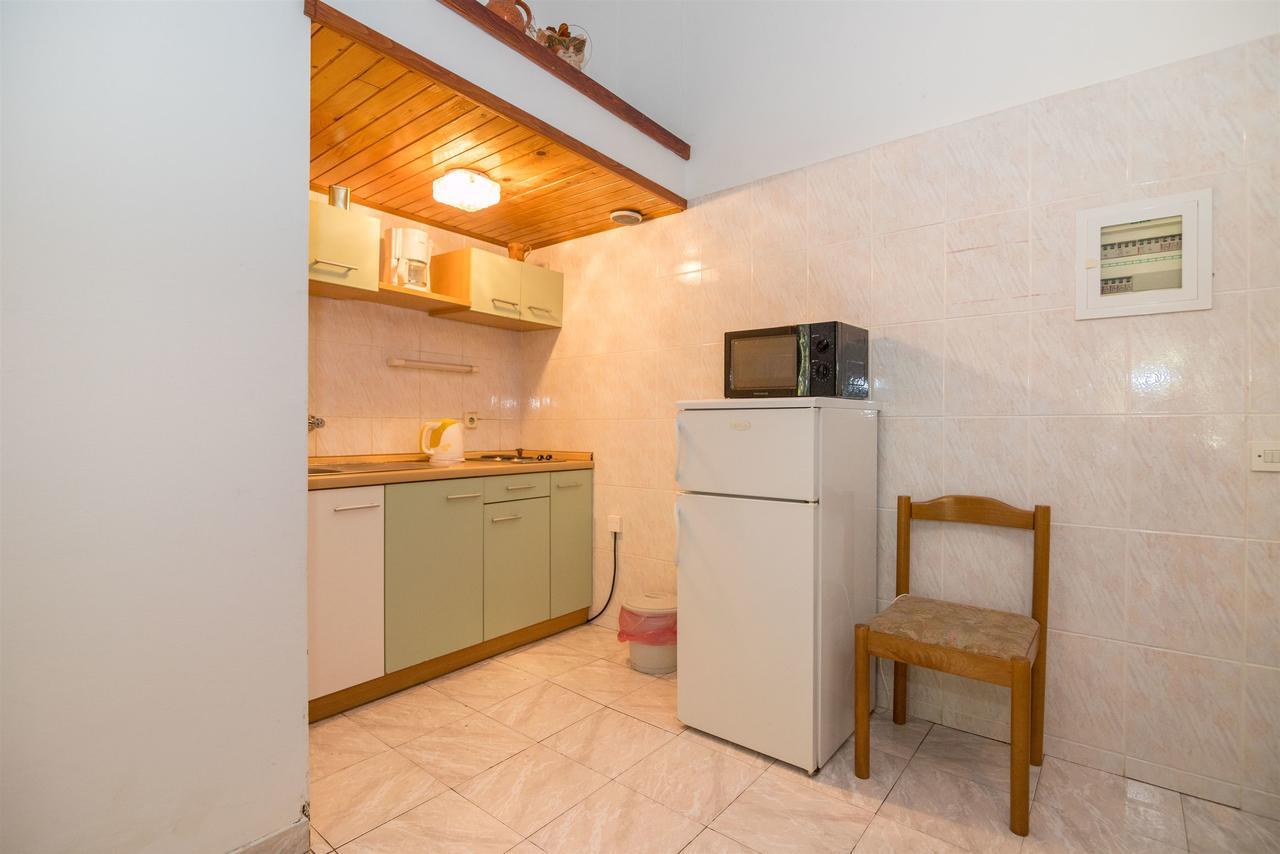 Apartments Antonija Дрвеник Екстер'єр фото