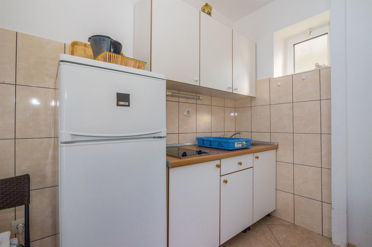 Apartments Antonija Дрвеник Екстер'єр фото